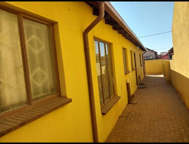 3 BEDROOM HOUSE FOR SALE IN SOSHANGUVE VV